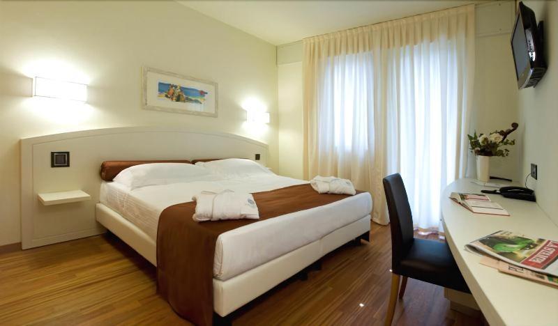 Hotel Napoleon Cherasco Kültér fotó